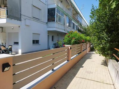Renovated apartment with garden and parking space