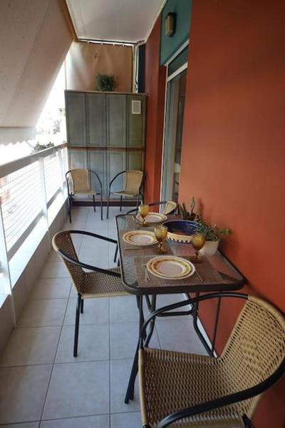 A cozy modern apartment 4 minutes walk from metro