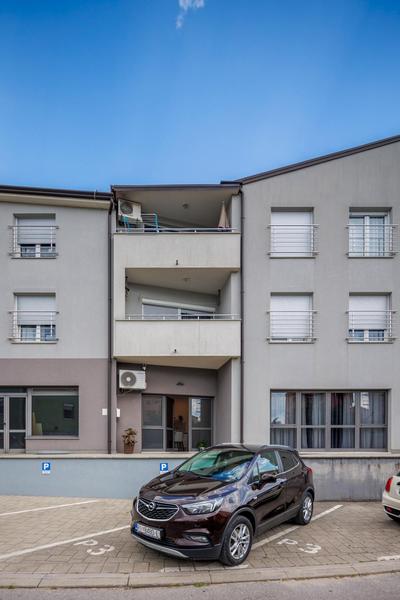 TERRA 5 DELUXE Apartment on the ground floor with private parking