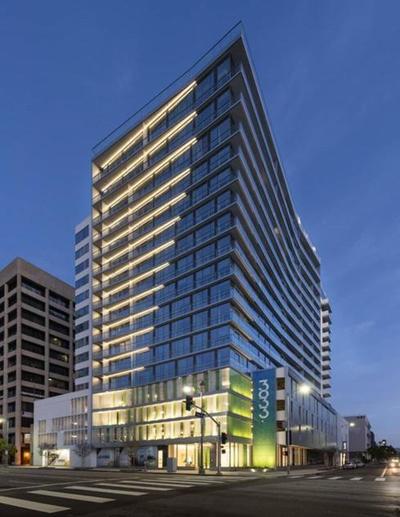 Modern Luxury 2 Bed with Panoramic City Views in Downtown LA