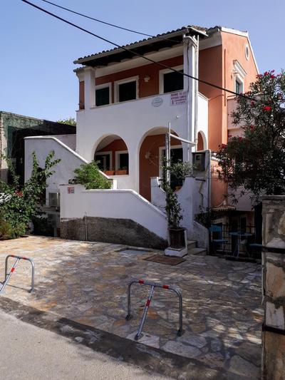 Garneli Apartments