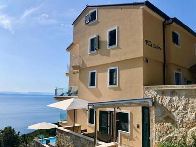 Moderne Familienwohnung mit Panorama-Meerblick