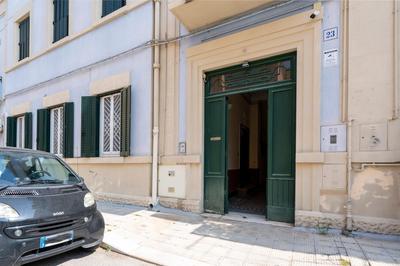 GuestHost - Stazione & Policlinico Apartment