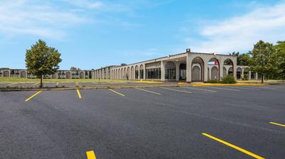 HomeTowne Studios by Red Roof and Conference Center Chicago - N Aurora Naperville