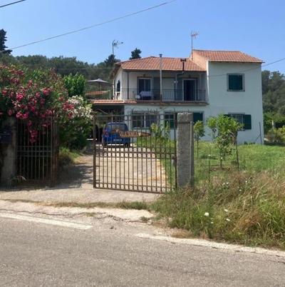 Villa Skinilla with Mountain View