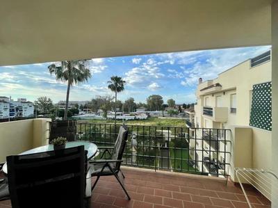 Moderno Apartamento con terraza y vista al mar a 5 min Pto. Banús