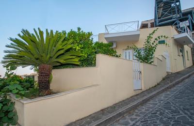 Coconut Tree House with port view