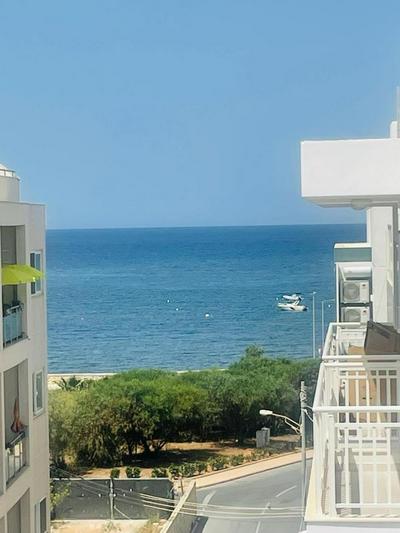 Side-seaview apartment near beach and close to St. Julians