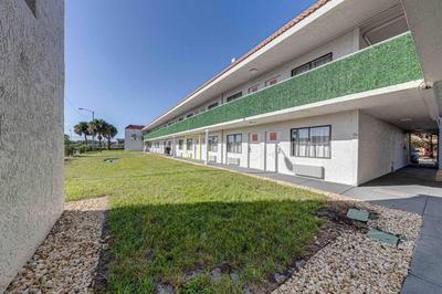 Travel Lodge by Wyndham 10 min from Disney