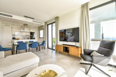 ViVi Homes - Olivera Pool, Sauna, Gym, Terrace & Sea View