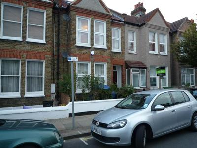 Bedroom Flat Colliers Wood