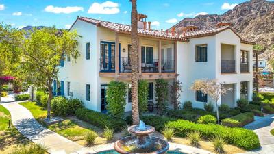 LV204 Airy Upstairs 2 Bedroom w Private Balcony