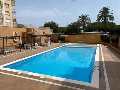 Apartamento frente al mar con piscina
