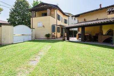 Casina Franca by Mmega
