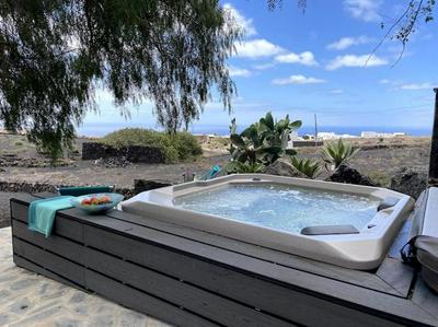 Cosy finca, sea views, jacuzzi