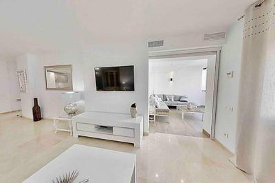 Estepona Puerto Ideal Location