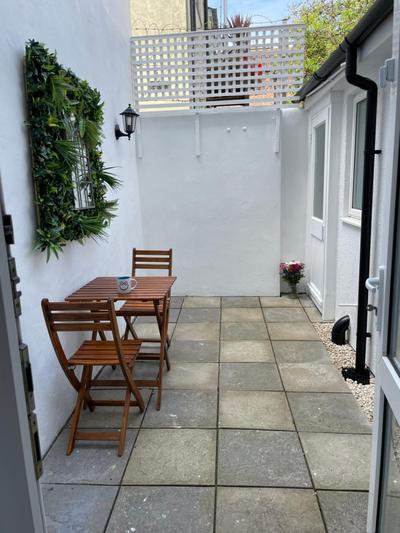 Kemptown Courtyard Apartment
