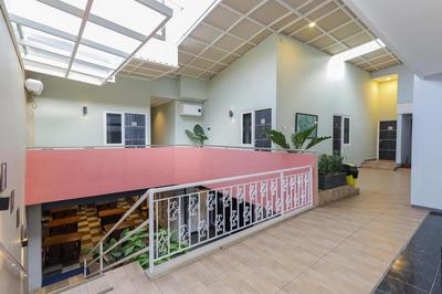 RedDoorz Plus At Swun Stay Raya Langsep