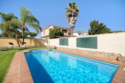 Chalet con piscina en la Barrosa