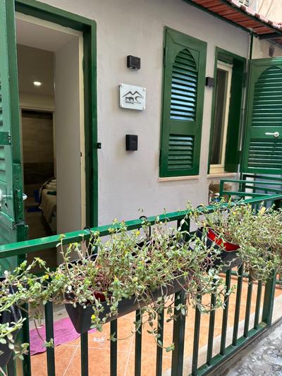 Carlotta's home 18