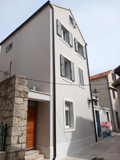 Studio apartment Josip