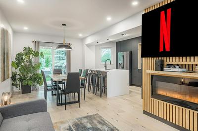 FREE PARKING PRIME LOCATION NEW MODERN CONDO