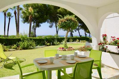 Miraflores Sea View Apartment with Garden