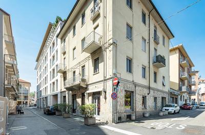 Secondo Arò Modern Balcony Flat