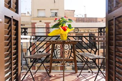 Bright Apartment with Balconies