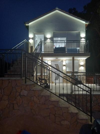 Apartments with a swimming pool in the Dalmatian Hinterland