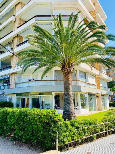 Piso delante de la playa La Pineda con 2 habitaciones