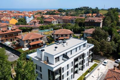 Ático en Llanes con gran terraza, piscina y pista de paddel