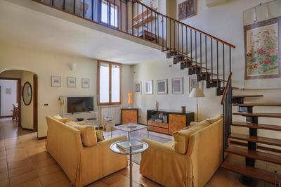 Charming Apartment in Oltrarno