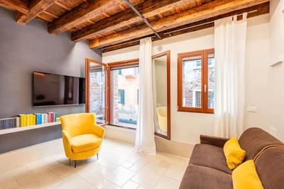 Dream's door with canal view in Venice