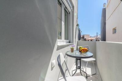 Modern & Stylish flat for friends & couples