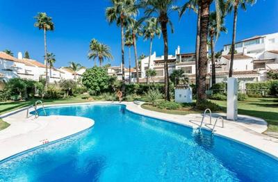 Family Beach Apartment With Pool