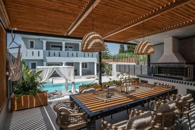 Fratelli Villa, with Heated Pool & Spa Whirlpool, By ThinkVilla