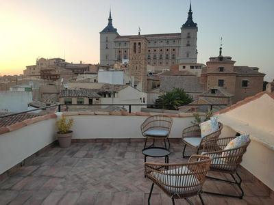 La Casa Toledana - patio y terraza con vistas