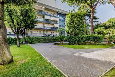 Luxury apartment front of Cavalieri Hilton Hotel