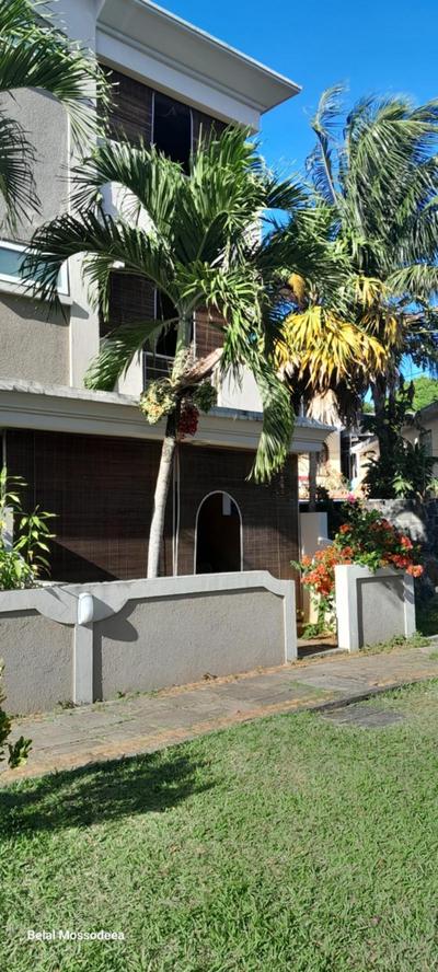 Lovely 4 bed townhouse with common swimming pool