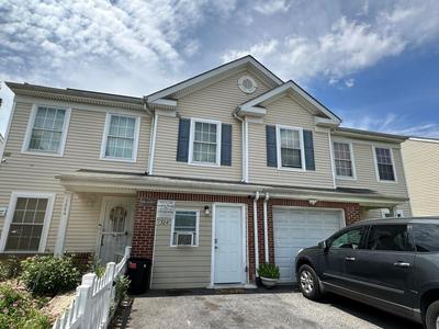 Colorful 3 bedrooms twin home near Center
