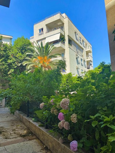 Modern Studio 200m from the Beach