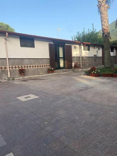 Casetta in villa indipendente