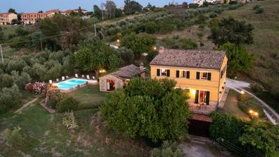 CASALE VERDICCHIO 10&2, Emma Villas