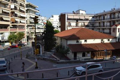 Stylish and Renovated Retreat in Thessaloniki: Cozy Apartment at Ioulianou 33