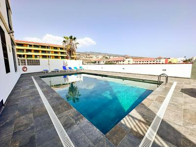 Black Sand Holiday Home