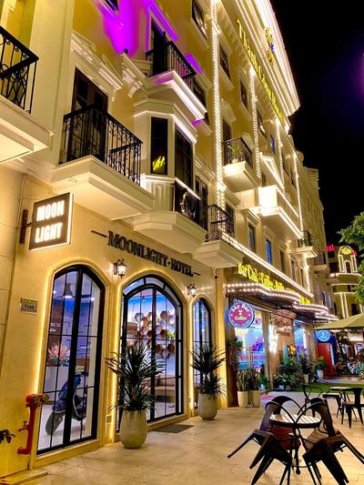 MOONLIGHT HOTEL