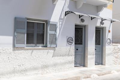 LUNA & TERRA APARTMENTS SYROS