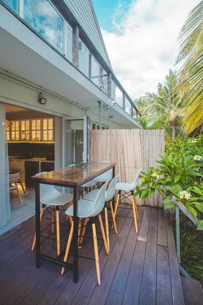 Between 2 waters Villa, free rental car offered.