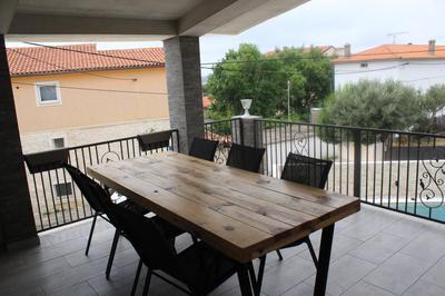 Apartments Mia with pool near Medulin